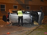Mazda uderzyła w ogrodzenie w Piławie Dolnej