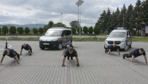 Strażnicy miejscy z Dzierżoniowa i Bielawy przyjęli wyzwanie ogólnopolskiej akcji charytatywnej #GaszynChallenge