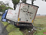 Ciężarówka wypadła z drogi