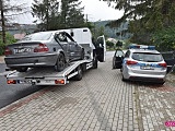 BMW wjechał w ogrodzenie w Pieszycach