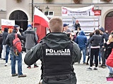 Manifestacja antycovidowców w Dzierżoniowie