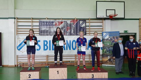 Wiktoria Szeliga zdobywa złoty medal Międzywojewódzkich Mistrzostw Młodziczek w Zapasach