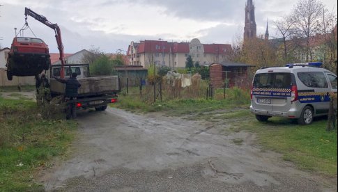 Bielawa: Straż Miejska usuwa wraki samochodów z przestrzeni publicznej 