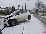 Uderzył w barierki mostu w Pieszycach