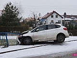 Uderzył w barierki mostu w Pieszycach