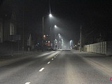 Opustoszałe ulice w sylwestrowy wieczór