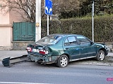 Ciężarówką uderzył w zaparkowany pojazd