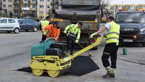 Dzierżoniów: naprawiamy drogi po zimie