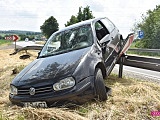 Golf wypadl z ósemki i zawisł na barierkach