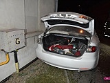 Mazda uderzyła w kontener i dom