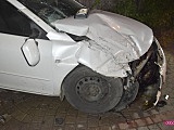 Mazda uderzyła w kontener i dom