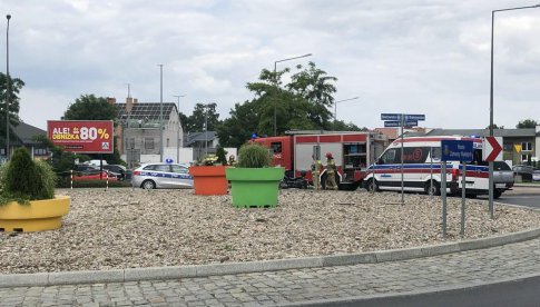Zderzenie busa z motocyklistą na rondzie w Dzierżoniowie