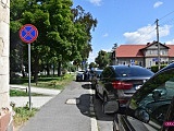Nieprawidłowe parkowanie na Wrocławskiej w Dzierżoniowie