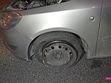 Skodą uderzyła w znak drogowy na bielawskiej obwodnicy