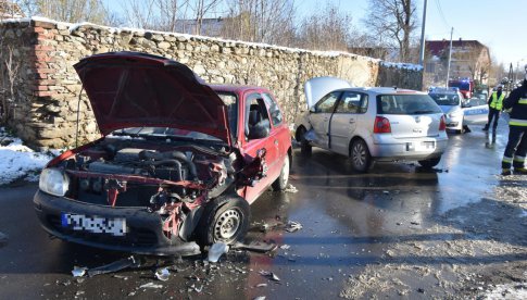 Zderzenie nissana i volkswagena w Ostroszowicach