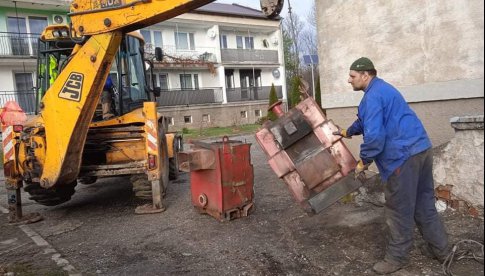 Mościsko: prowadzą zbiórkę złomu na zakup nowego samochodu pożarniczego