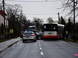 Groźne zderzenie samochodu z autobusem