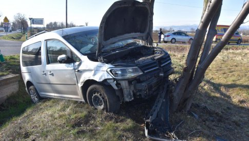 Zderzenie dwóch pojazdów na drodze Dzierżoniów - Świdnica