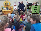 Dzierżoniowscy policjanci czytali przedszkolakom