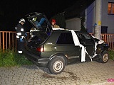 Volkswagen Golf uderzył w słup