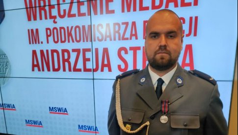 Odznaka imienia podkomisarza Policji Andrzeja Struja przyznana 2 dzierżoniowskim policjantom