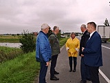 Poseł Siemoniak odwiedził zalane tereny w gminie Dzierżoniów
