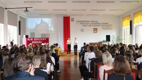Rok szkolny w szkołach średnich powiatu dzierżoniowskiego