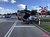 Lexus wjechał pod pociąg w Bielawie