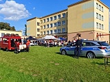 Dzierżoniowscy policjanci uczestniczyli w festynie, którego organizatorem była nowa placówka oświatowa