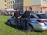 Dzierżoniowscy policjanci uczestniczyli w festynie, którego organizatorem była nowa placówka oświatowa