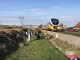 Zderzenie busa z szynobusem na przejeździe w Bielawie