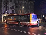 Zderzenie dwóch samochodów i autobusu w Dzierżoniowie