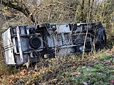 Samochód dostawczy wypadł z drogi w Piławie Dolnej