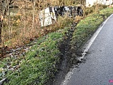 Samochód dostawczy wypadł z drogi w Piławie Dolnej