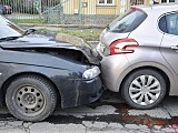 Zderzenie trzech samochodów na ul. Kilińskiego w Dzierżoniowie