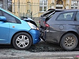 Zderzenie trzech samochodów na ul. Kilińskiego w Dzierżoniowie