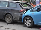 Zderzenie trzech samochodów na ul. Kilińskiego w Dzierżoniowie