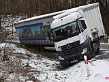 Ciężarówka wypadła z drogi Gilów - Niemcza