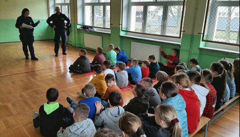 Piławscy policjanci edukowali dzieci klas 3 miejscowej podstawówki