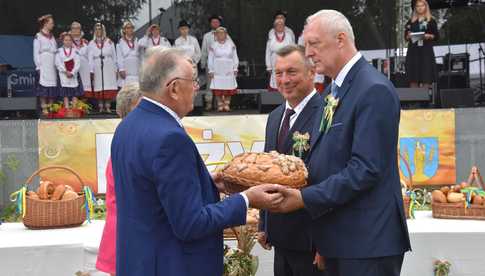 Dożynki Gminy Dzierżoniów w Piławie Dolnej