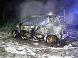 W Pieszycach spłonął mercedes