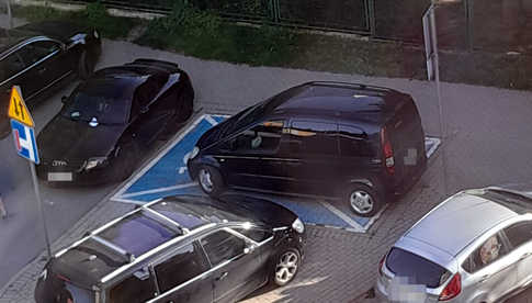 Parkowanie na osiedlu Błękitnym