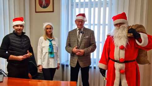 Święty Mikołaj w Starostwie Powiatowym w Dzierżoniowie