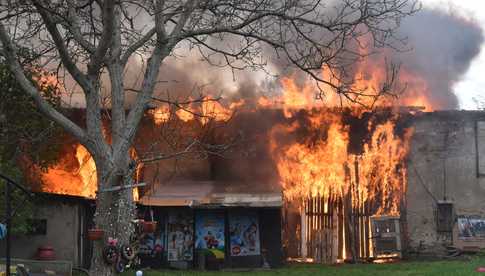 Pożar budynków gospodarczych w Bielawie