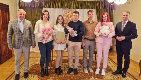 Wyprawki dla nowo narodzonych dzieci w gminie Łagiewniki