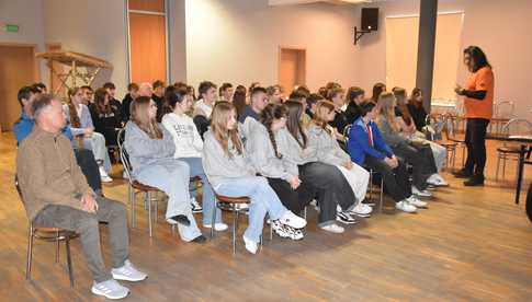 Szkolenie strzeleckie ósmoklasistów z gminy wiejskiej Dzierżoniów