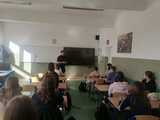 Dzielnicowi z Bielawy edukują uczniów 