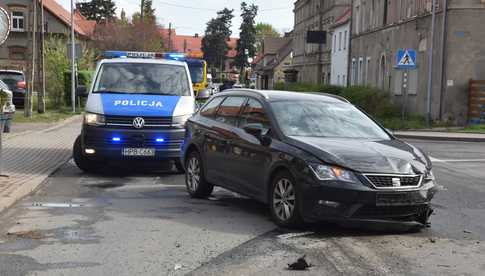 Zderzenie bmw z seatem w Pieszycach