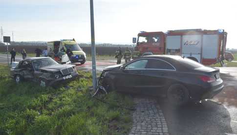 Zderzenie mercedesów na obwodnicy Dzierżoniowa