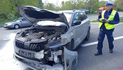 Zderzenie dwóch pojazdów na ósemce